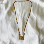 Collier Isis