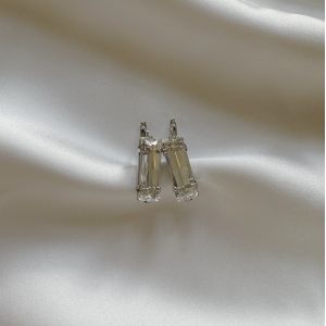 Boucles d'oreilles silver baguette Cristal  (vendues par paires)