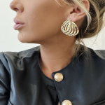 Izia earrings sold in pairs)