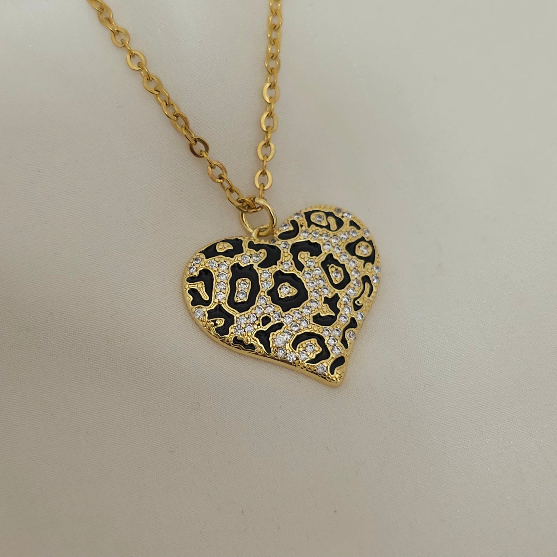 COLLIER Wild