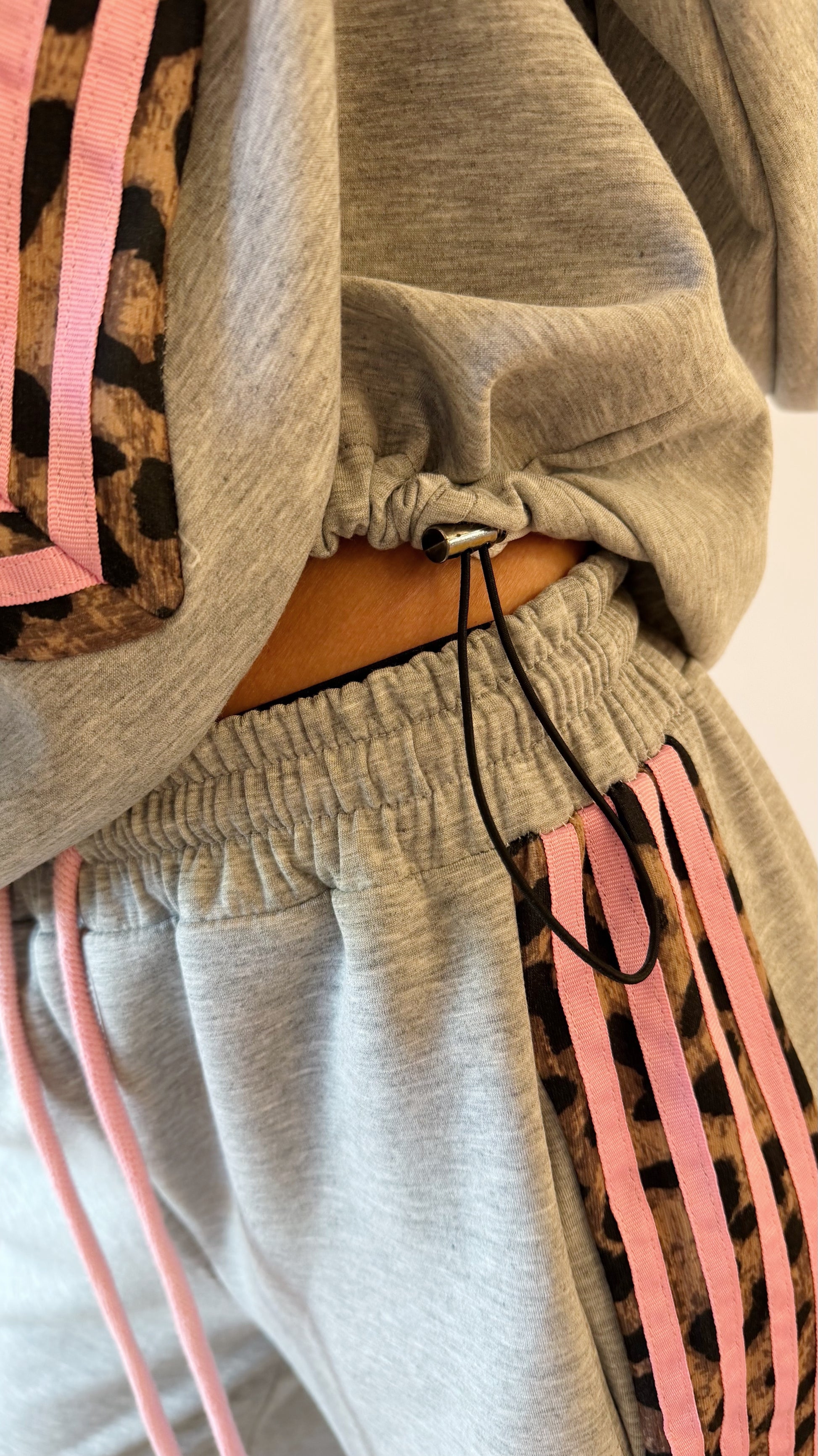 SWEAT more Love gris