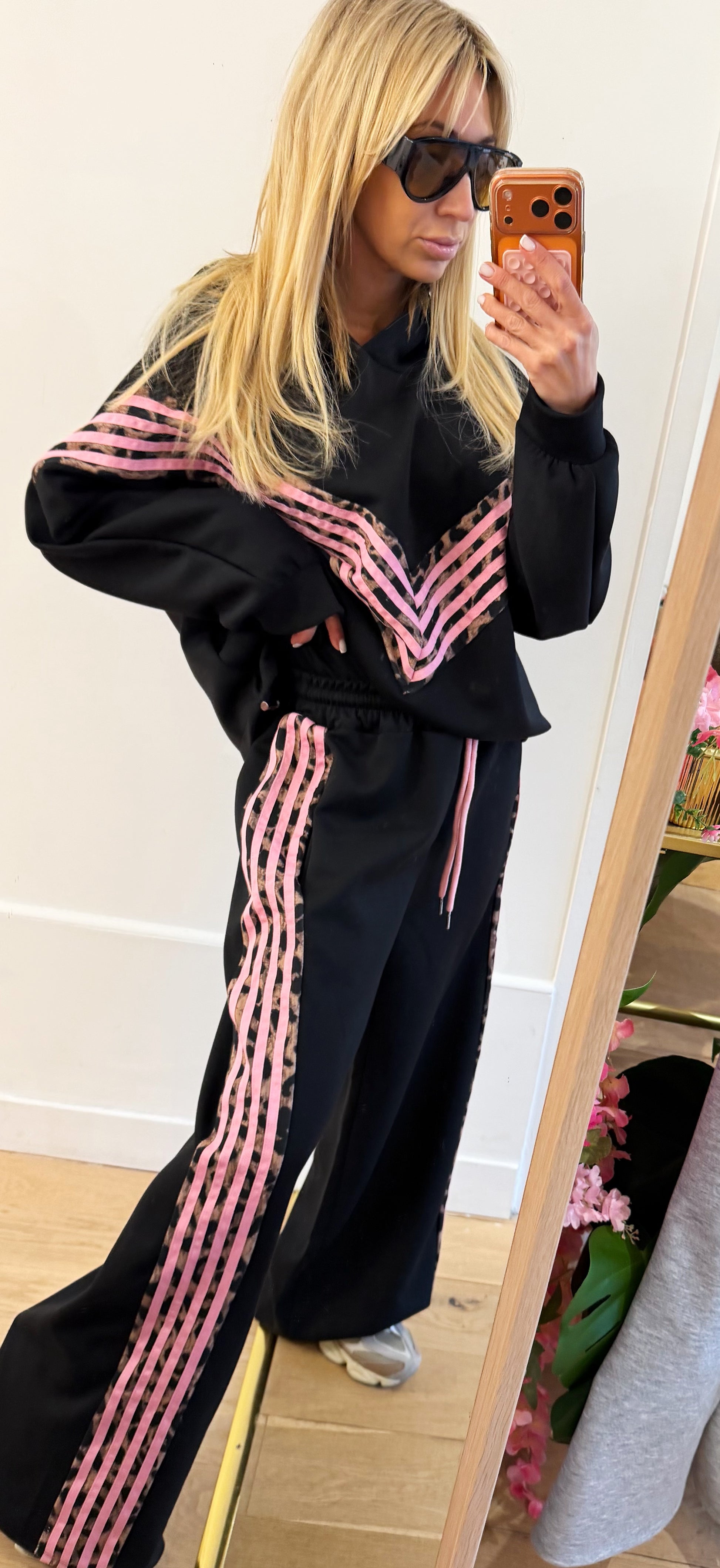 SWEAT more Love noir